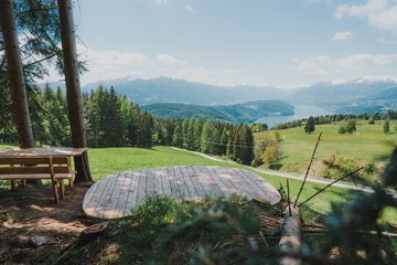 Yoga Plattform neben Bacherhof